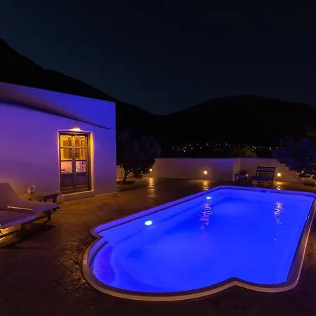 Villa Elixirium Perissa (Santorini)